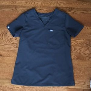 FIGS Charcoal scrub top, single pocket, size extra small (XS)